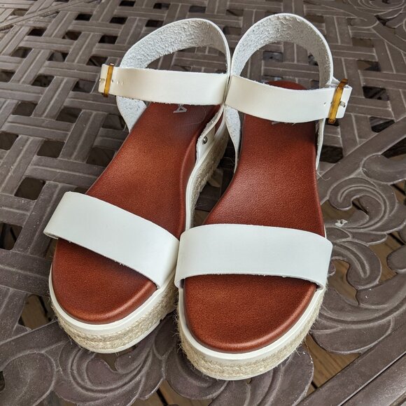 MIA  Size 8  White Sandals - Espadrille - Picture 4 of 7